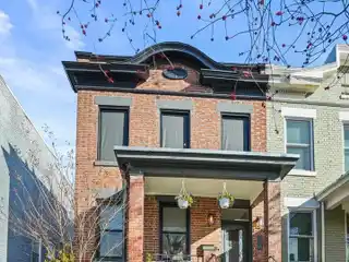 Fully Renovated End-Unit Townhouse with Solar