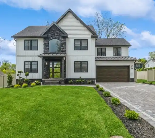 AMAZING NEW CONSTRUCTION