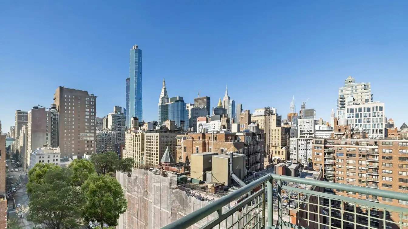 Rarely Available High-floor Home on Gramercy Park