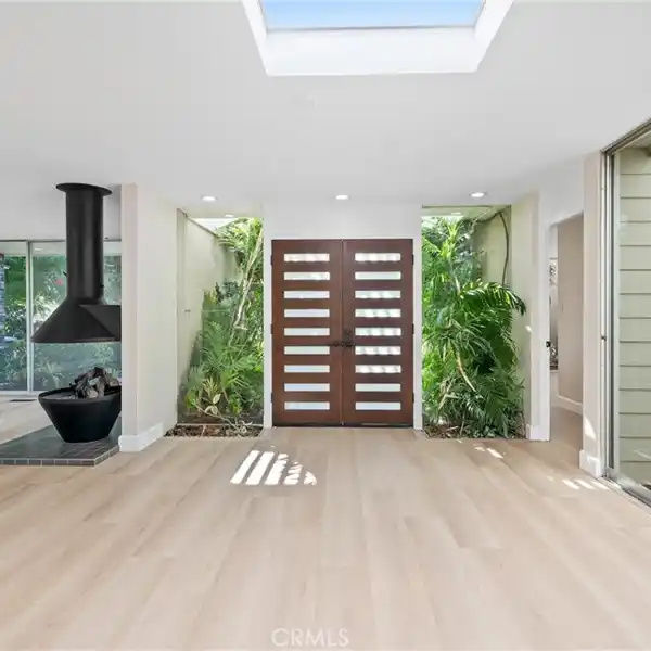 NICELY REMODELED MID-CENTURY MODERN HOME