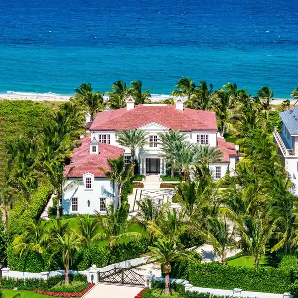 MAGNIFICENT NEW RESIDENCE IN THE EXCLUSIVE ESTATE DISTRICT OF DELRAY BEACH