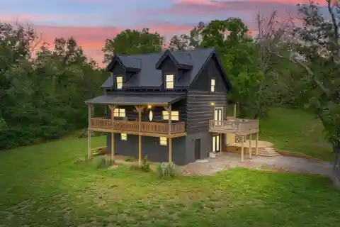 Rustic Charm Meets Modern Comfort