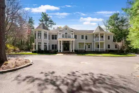 Retreat-like Home Available for Rent