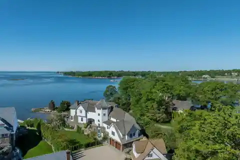 Exceptional Waterfront Residence in the Tokeneke Association