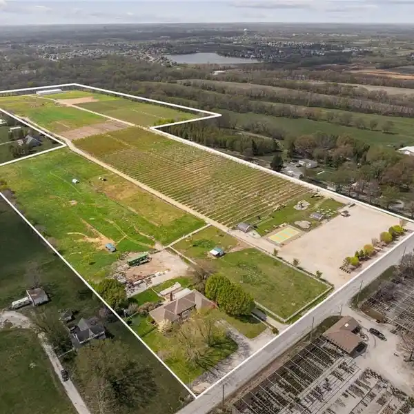 UNIQUE AND VERSATILE 40-ACRE PROPERTY