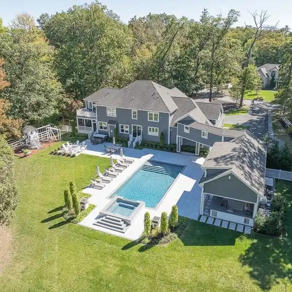 CAPTIVATING LUXURY ESTATE WITH WARM YET REFINED ATMOSPHERE