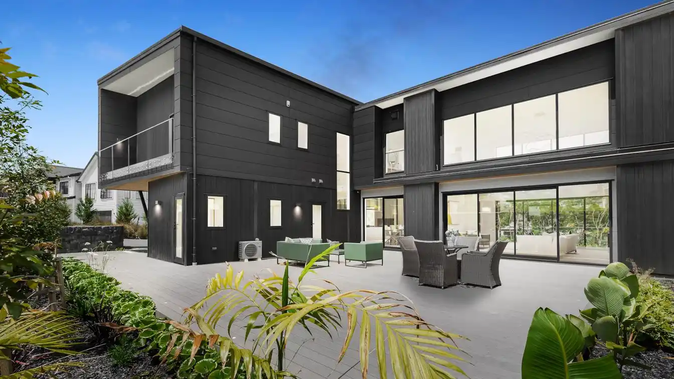New Modern Residence in Third Fairway Estate