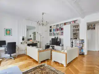 Spacious South-Facing Apartment in Historic Building