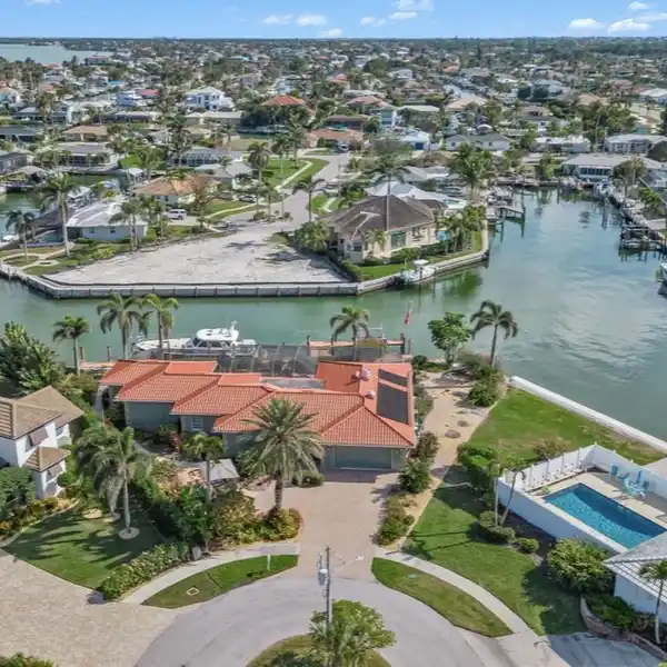 SPECTACULAR BOATERS' PROPERTY
