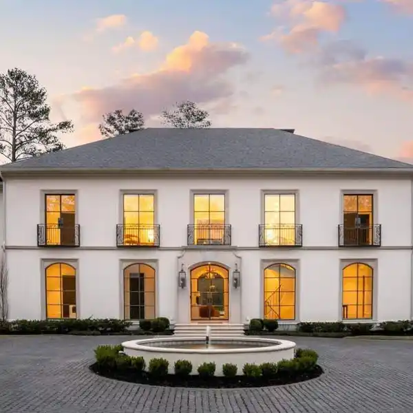 BREATHTAKING EUROPEAN-INSPIRED ESTATE