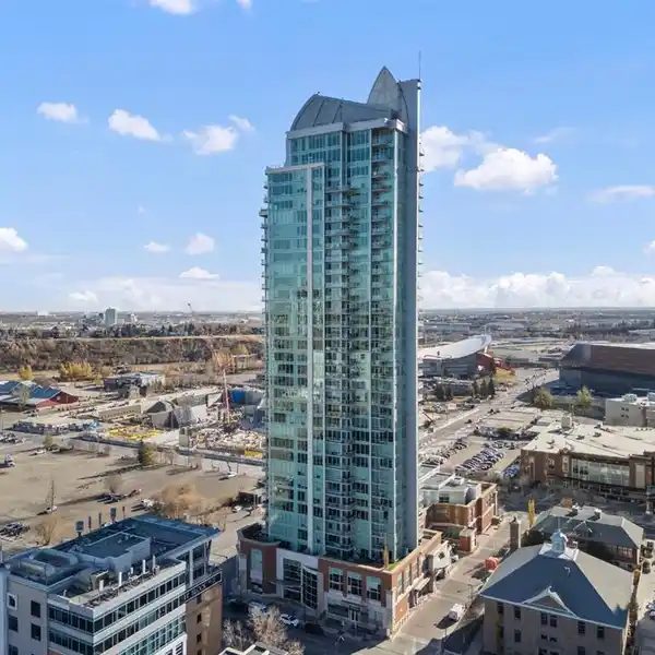 EXCLUSIVE PENTHOUSE WITH PRIVATE ELEVATOR ACCESS