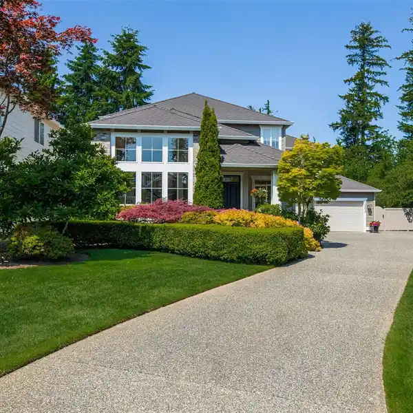 EAST FACING & IMMACULATELY KEPT CUL DE SAC HOME