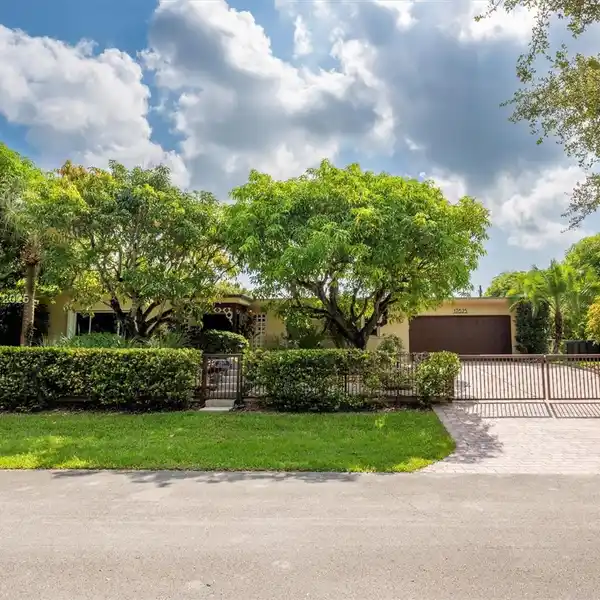 LOVELY HOME IN A GORGEOUS GARDEN SETTING