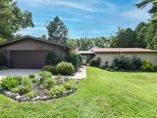 Charming Ranch Retreat Near Geneva Lake