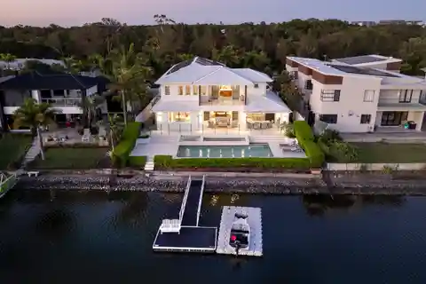 Captivating Waterfront Outlooks in Oyster Cove