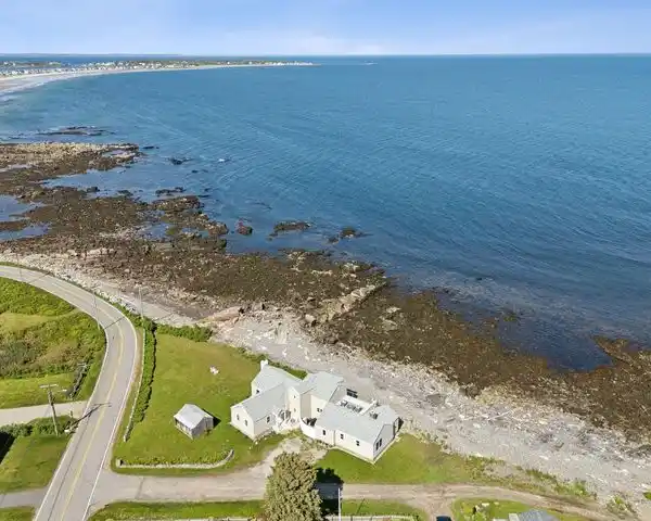 TIMELESS NEW ENGLAND COASTAL RETREAT