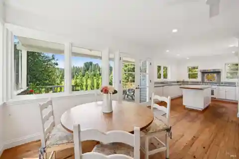 Charming Farmhouse in West Dry Creek