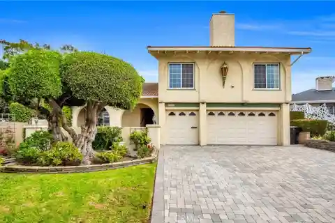 Spacious Torrance Retreat