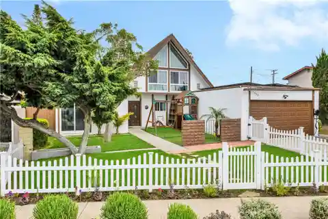 Beautifully Remodeled Pool Home