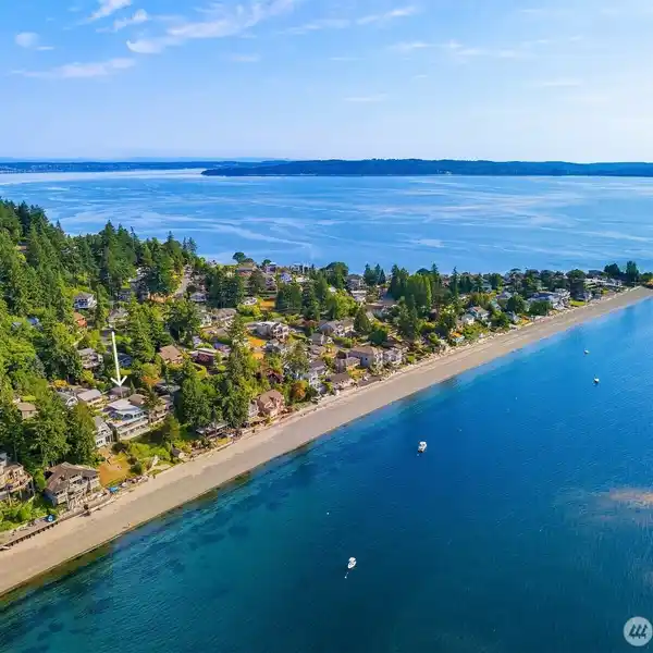 ARCHITECTURAL HOME IN THE HEART OF THREE TREE POINT