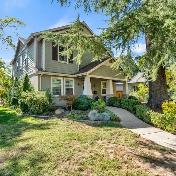 CHARMING MODERN ELMHURST CRAFTSMAN