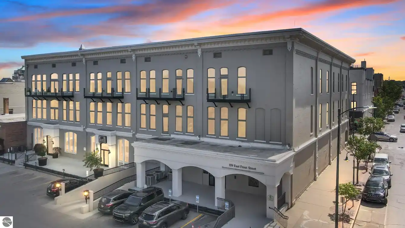 Downtown Condo with Bay Views