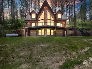 Charming Log Cabin Retreat Near Middle Fork Payette River