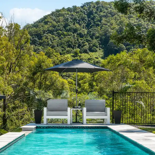 MODERN ARCHITECTURAL MARVEL IN SAMFORD VALLEY