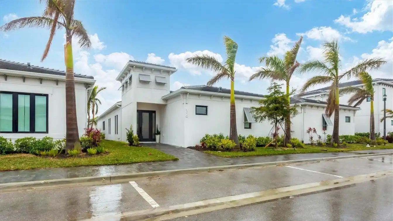 Amazing Single-story Furnished Home in Aqua Lagoon