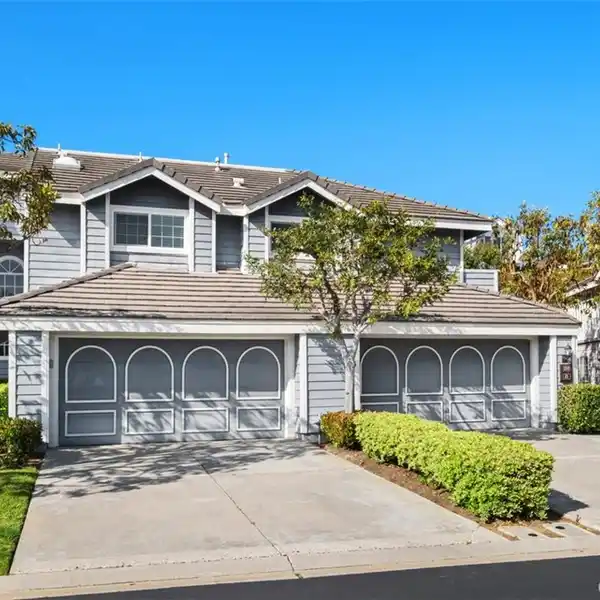 UPPER FLOOR END UNIT CONDO IN BEACON HILL
