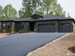 Tranquil Gated Living in Cottonwood Creek