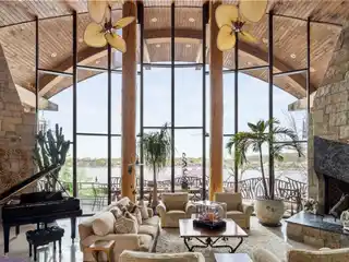 A Lakefront Work of Art