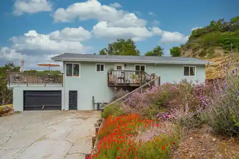 Well-crafted Home in Gated Allan Lane
