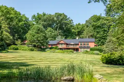 Renovated Country Cottage with Subtle Sophistication