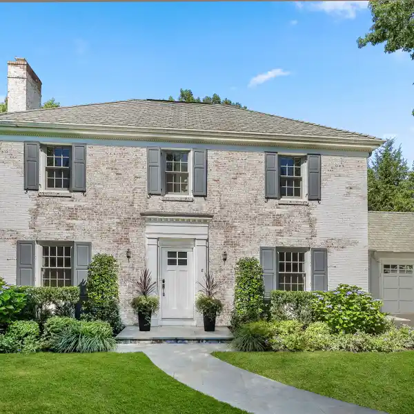 STUNNING COLONIAL SITUATED ON A TRANQUIL CUL-DE-SAC
