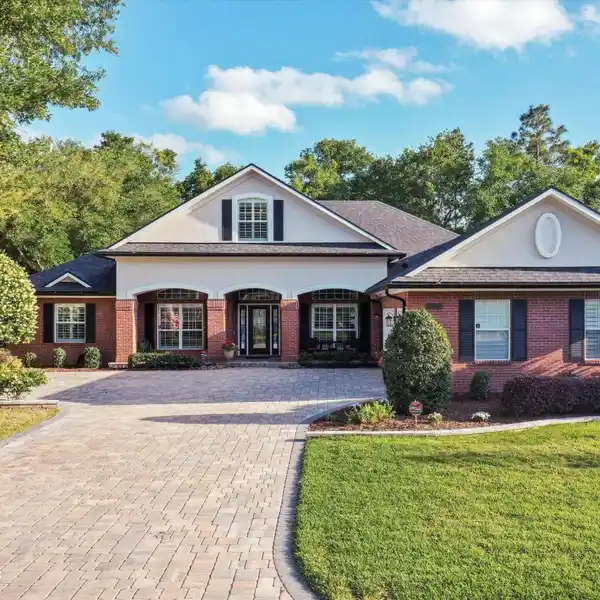 STUNNING LUXURY RESIDENCE IN PRESTIGIOUS MAGNOLIA PRESERVE