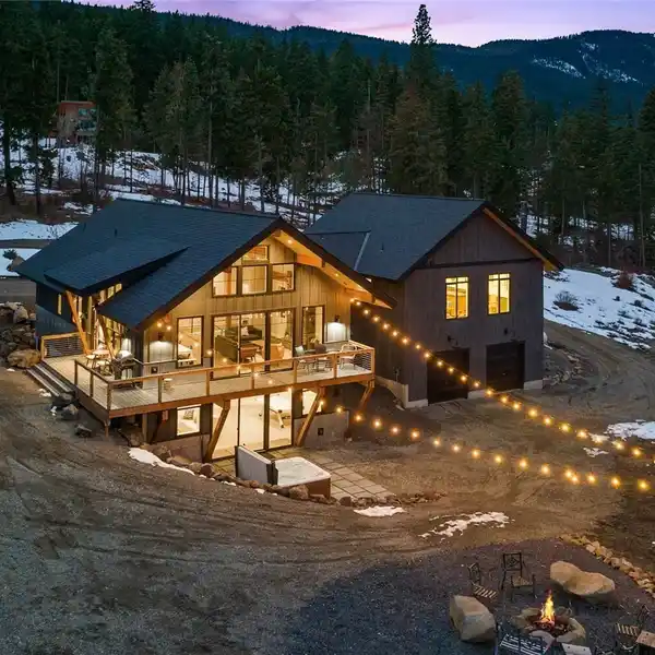 GORGEOUS RAMBLER IN DESIRABLE TILLMAN CREEK