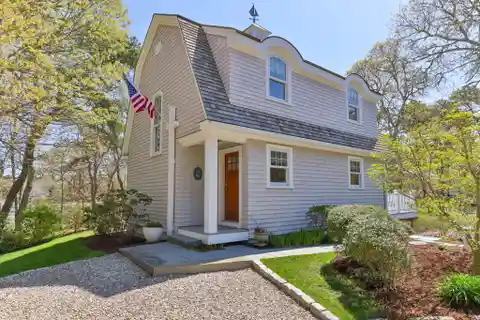Cozy Colonial Paradise