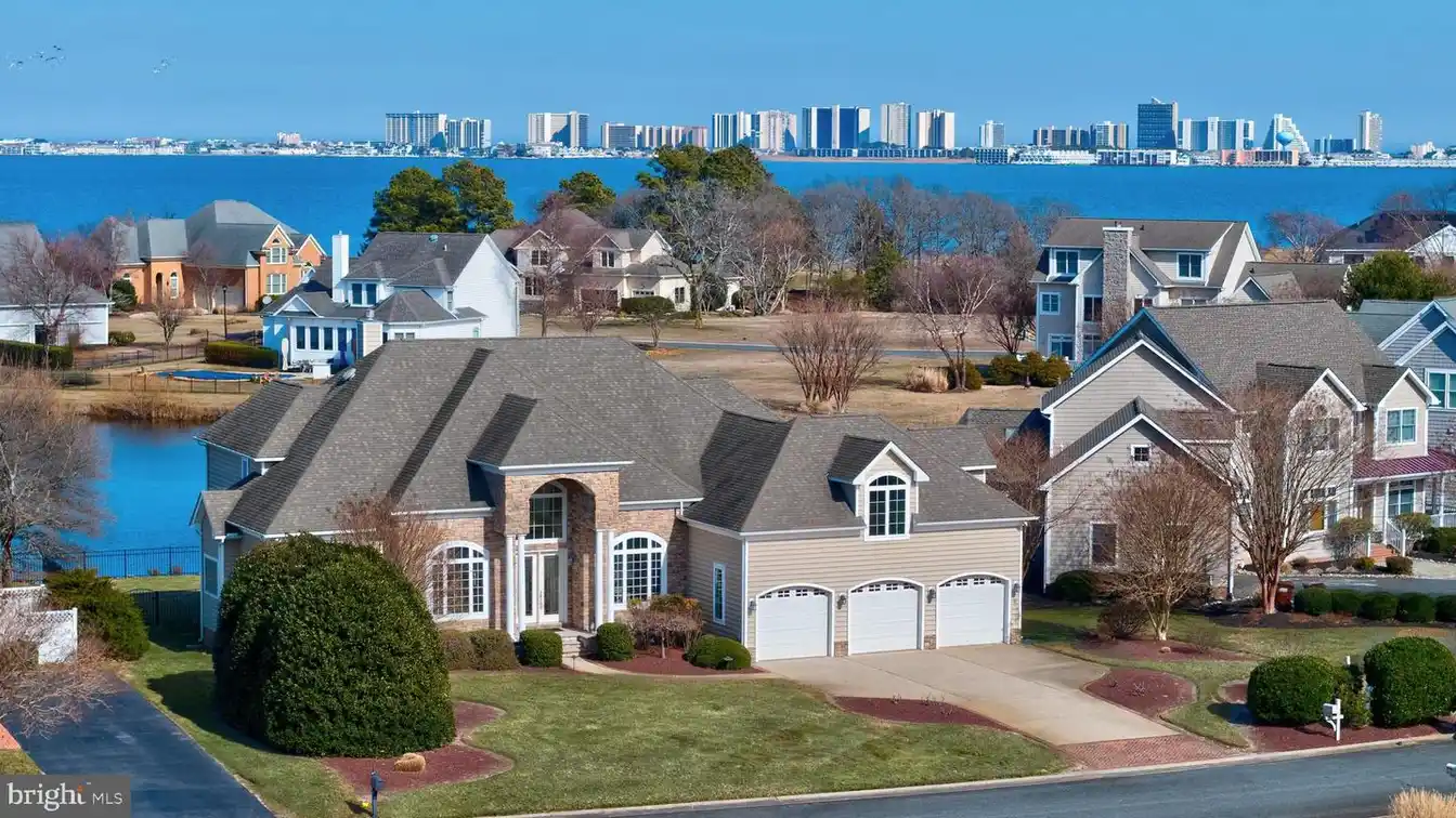 Exquisite Custom Home in Lighthouse Sound