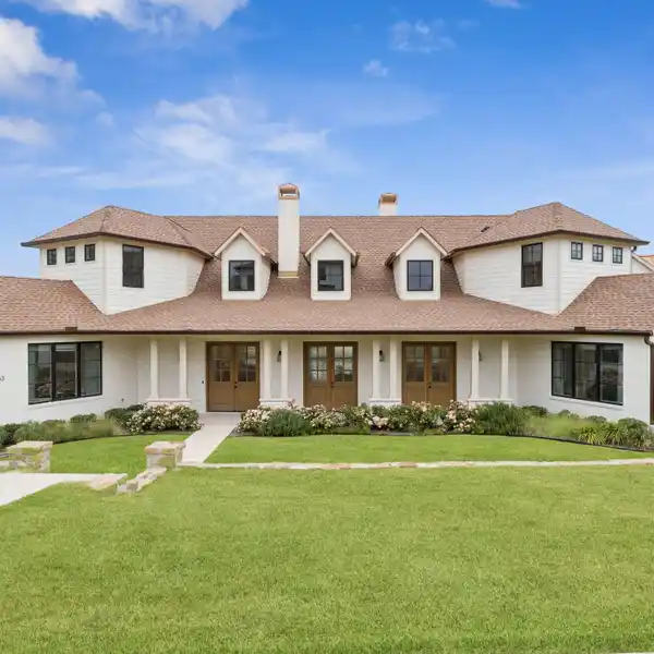 STUNNING CUSTOM HOME