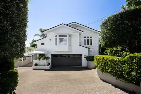 Captivating Family Sanctuary in an Exceptional Location