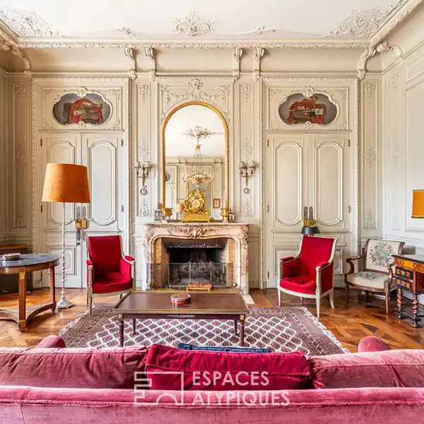 GRAND SINGLE-LEVEL APARTMENT IN PRIVATE PARK SETTING