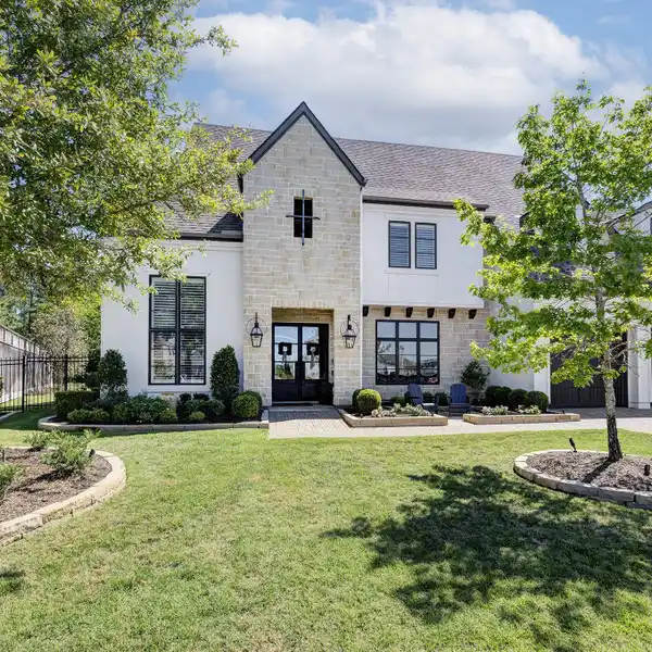 BEAUTIFUL CUSTOM HOME ON AN OVERSIZED LOT