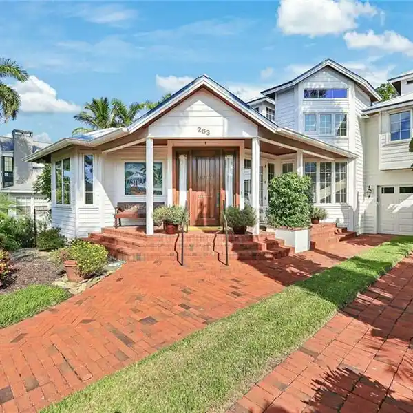 AMAZING HOME IN FABULOUS WALKING LOCATION