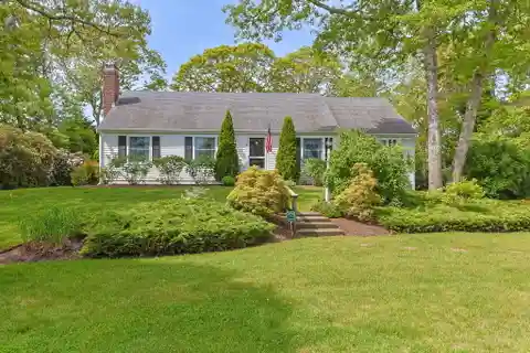 Renovated Cape Cod Escape Near Beaches