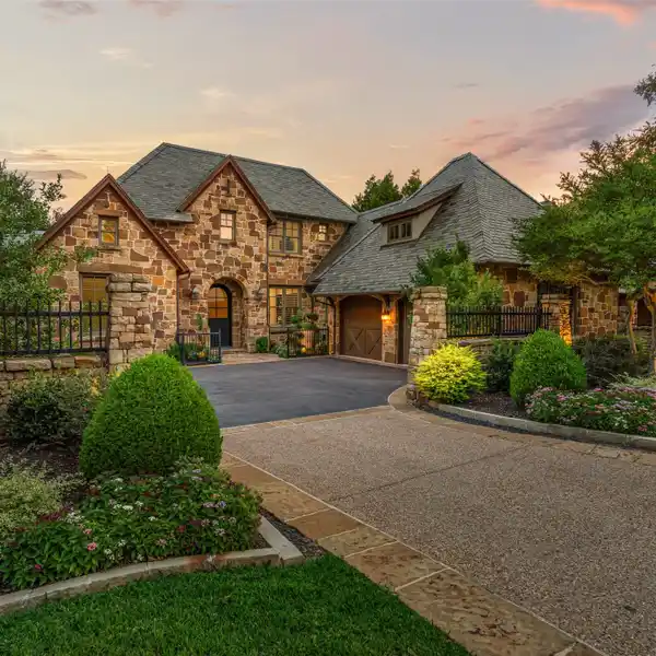 FULLY RENOVATED VILLA IN GATED VAQUERO CLUB