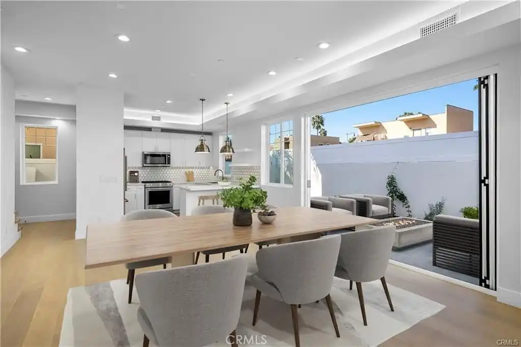 Exquisite Townhome with Designer Finishes and Private Yard