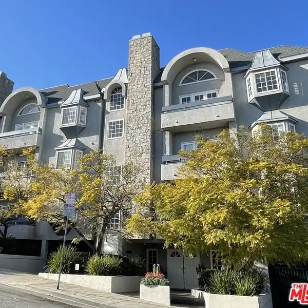 FABULOUS REMODELED WESTWOOD TOWNHOME