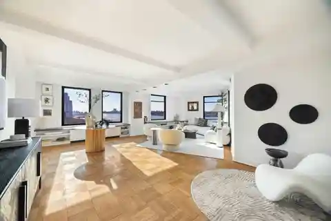 Panoramic River Park and City Views