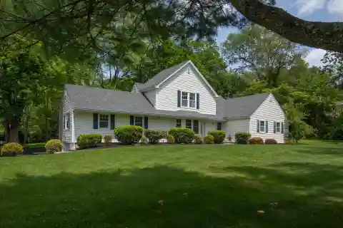 Move-in Ready Colonial in Basking Ridge